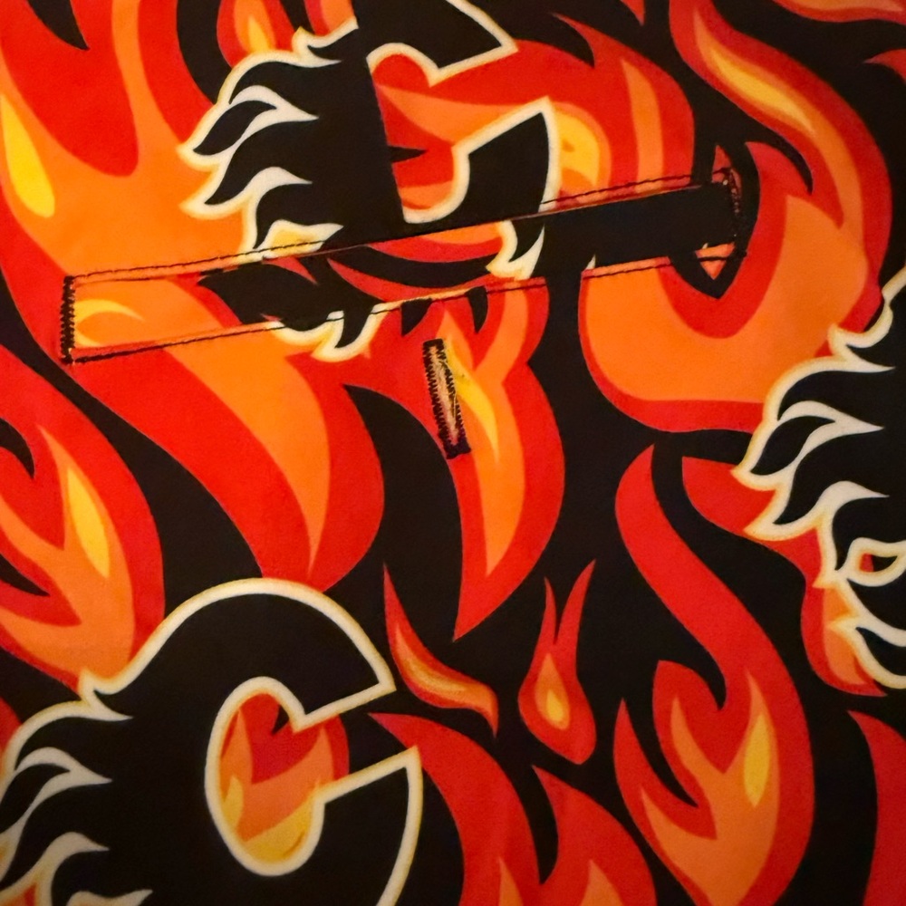 🔥 Loudmouth Calgary Flames NHL Licensed Pants – Size 34x34 – Rare & Bold! 🔥 - Picture 6 of 6